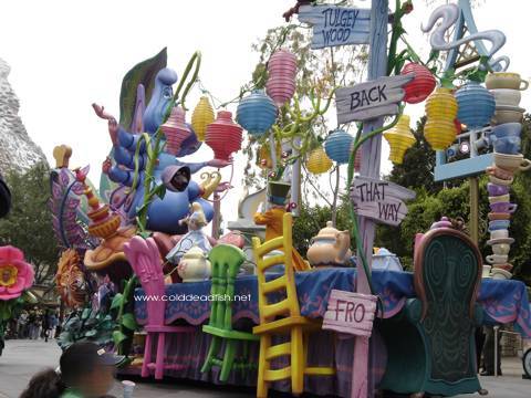 Alice Wonderland Birthday Party on Alice In Wonderland S Mad Tea Party Float